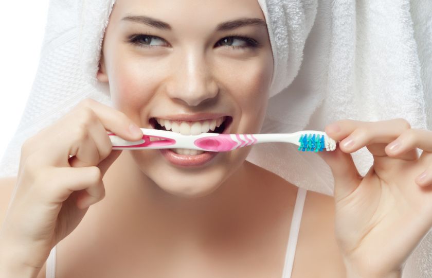 Zubní pasta v reklamě: Propaguje se ta, kterou stomatolog nedoporučí