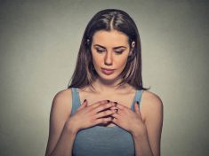 Neumíte přijmout pochvalu? Může za to „imposter syndrom“