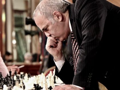 Garry Kasparov věří na Moravcův paradox...