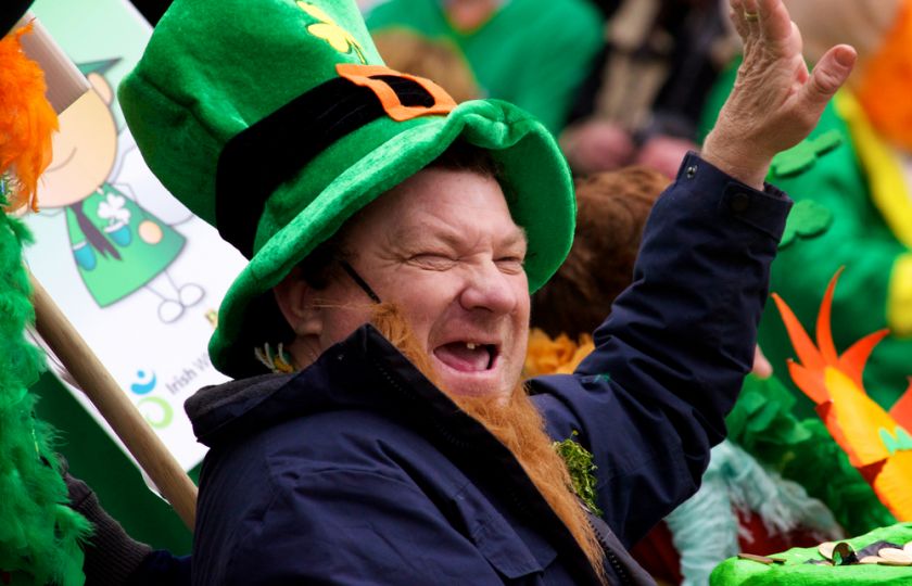 V neděli Prahu ovládnou zelení Irové. Je tady svatý Patrik