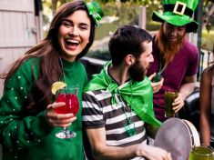 V neděli Prahu ovládnou zelení Irové. Je tady svatý Patrik