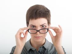 Nošení brýlí má opravdu něco společného s chytrostí