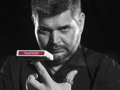 Charisma se dá naučit. Jsem chodící příklad, říká kouč Tom Gryf