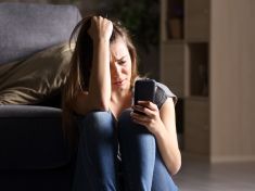 Sociální sítě opravdu mohou zvýšit deprese. Hlavně u žen