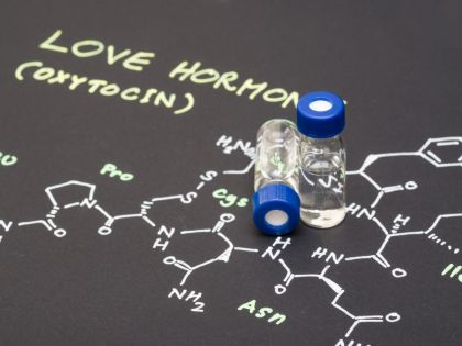 Temná strana oxytocinu: I hormon lásky má svou odvrácenou tvář