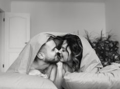 Dobré zprávy z postele: Věda zná další důvody, proč se milovat