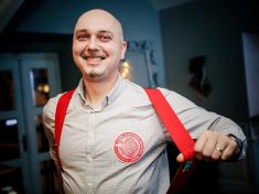 Přestal pít, kouřit a začal se nabuzovat čajem. A u čaje už i zůstal