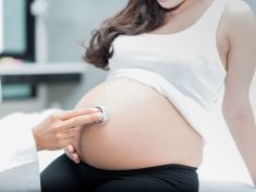 Do nemocnic přivedla ženy rodit královna Viktorie. Je čas to změnit 