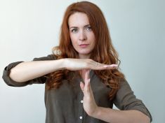 Přibývá aplikací, které nás mají zbavit závislosti na mobilech a sociálních sítích