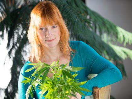Marihuana do každé lékárničky: S Janou Budařovou o legalizaci