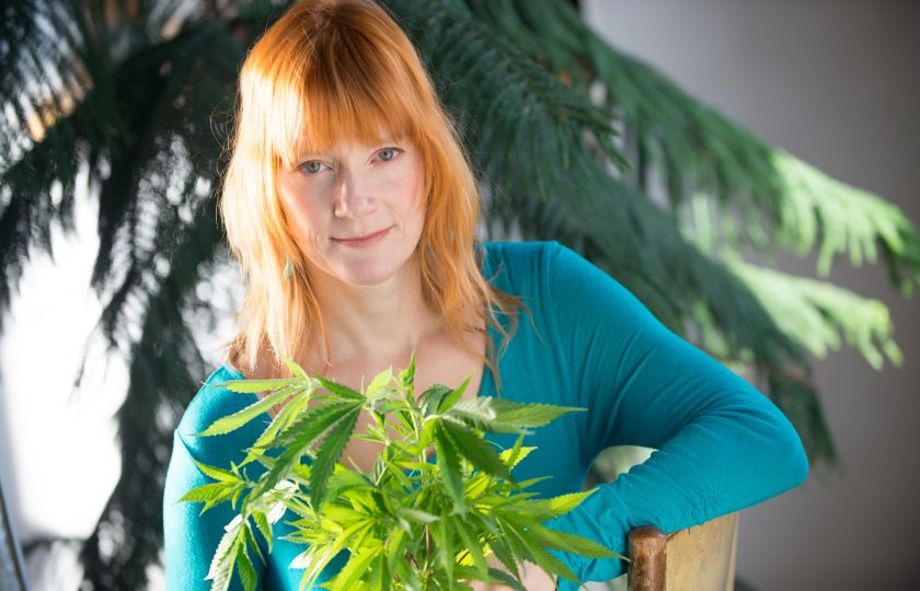 Konopná doktorka Jana Budařová je přední propagátorkou konopí jakožto léčivé rostliny.