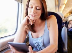 Metro, vlak, letadlo. Teď můžete číst Flowee i bez internetu 