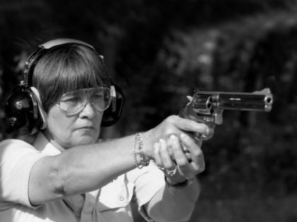O babičce s koltem za pasem, kvůli které se v USA tolik střílí 