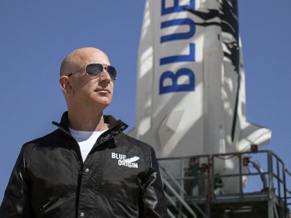 Jeff Bezos hodlá do dvou dekád opustit modrou planetu