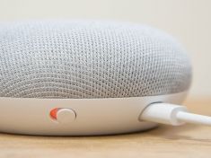 Kde je myčka? Pusť mi hudbu! Co na to hlasový asistent?