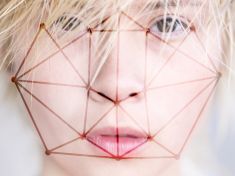 Co nás dojímá a co rozesměje? Firmy kvůli reklamě změří naše emoce