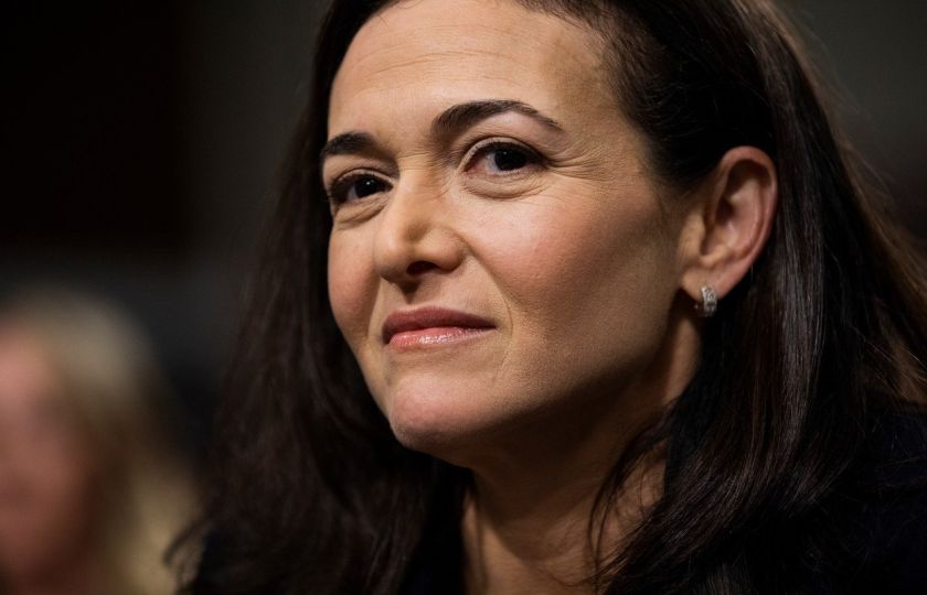Jděte si za svým, krvelačně a bez skrupulí, vzkazuje ženám Sheryl Sandbergová