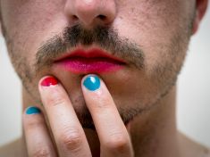 Nejen rasismus a xenofobie. Své oběti má i komunita transsexuálů