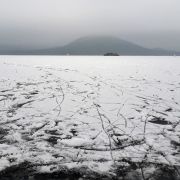 Na ledovou plochu Mácháče by se bez problémů vešla celá Praha