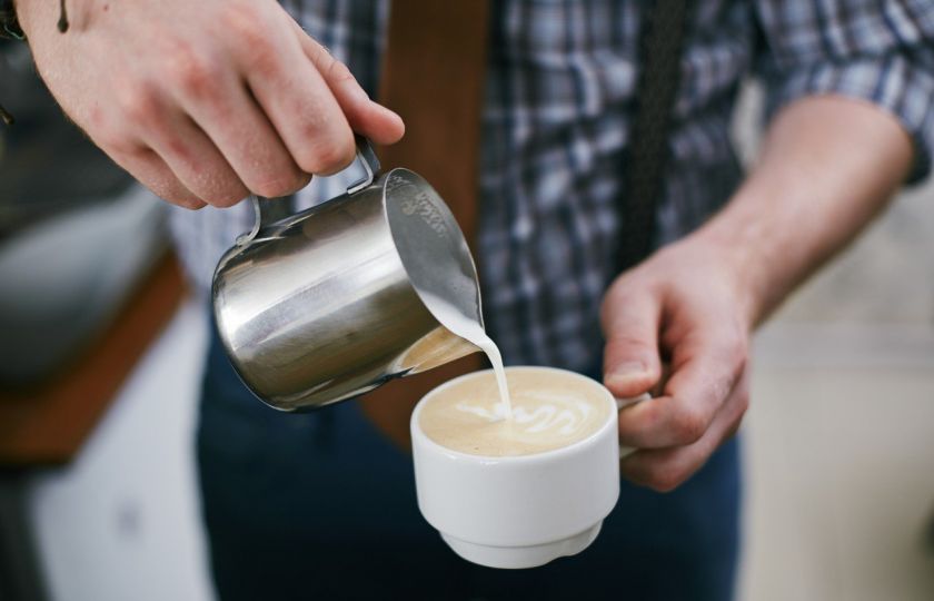 Dáváte si mléko do kafe? Takhle znehodnocená káva vás ovšem neprobere