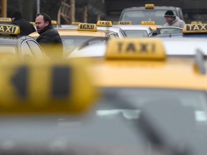 Taxikáři, Uber: Terapie nesystémovou aplikací