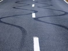 Teenageři na autoškoly kašlou. Nemají peníze a čekají na samořídící auta