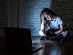 Většina amerických teenagerů má zkušenosti s kyberšikanou