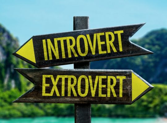 Cítíte se jako extrovert, nebo introvert? Většina z nás jsou ambiverti