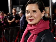 Sex symbol Davida Lynche se převlékl do kuřecího kostýmku