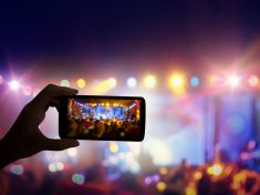 Na facebooku se srovnáváme s jinými. To přináší deprese