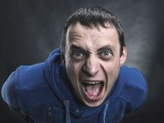 Jak přežít srážku s blbcem? Stačí se nadechnout a zachovat klid