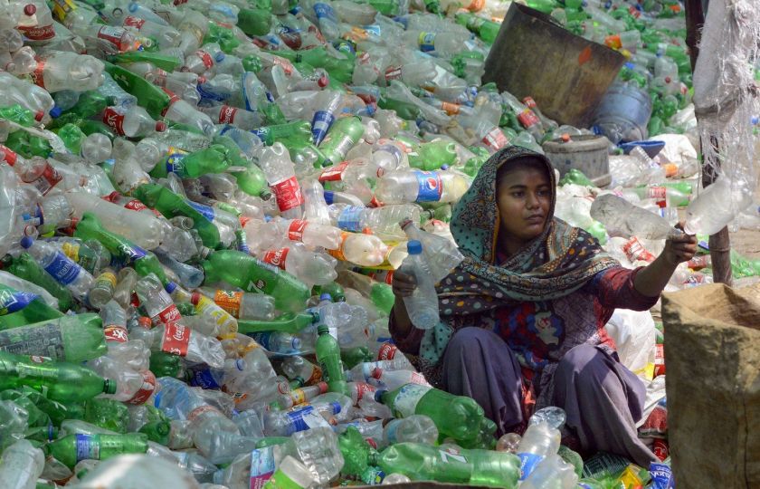 Spása pro Zemi? Houby z pákistánské skládky umí požírat plasty