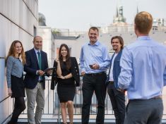 Proč nenechávat peníze pod polštářem a investovat s novou českou aplikací