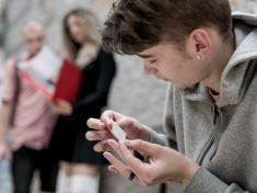 Strach o děti? Když se konopí zlegalizuje, jeho spotřeba u mladistvých se sníží