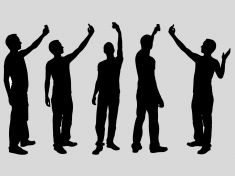 Jak fotit selfie? Alfa samci zespodu, submisivní dívky shora