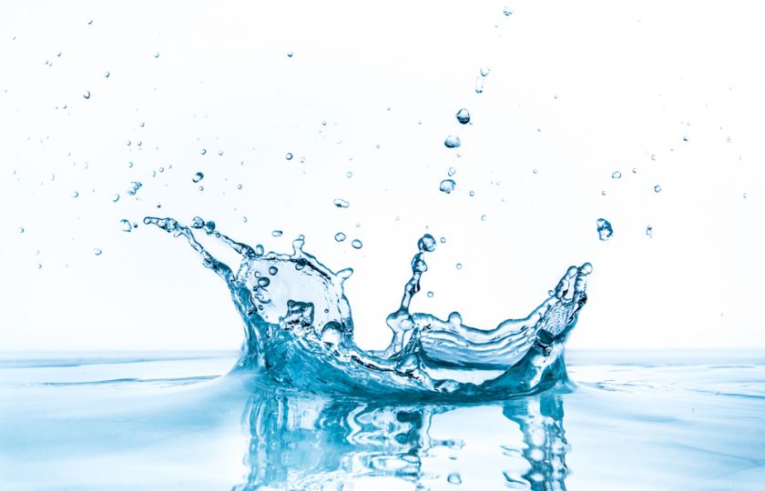 Superčistá voda pomohla odhalit, proč samočisticí povrchy nefungují