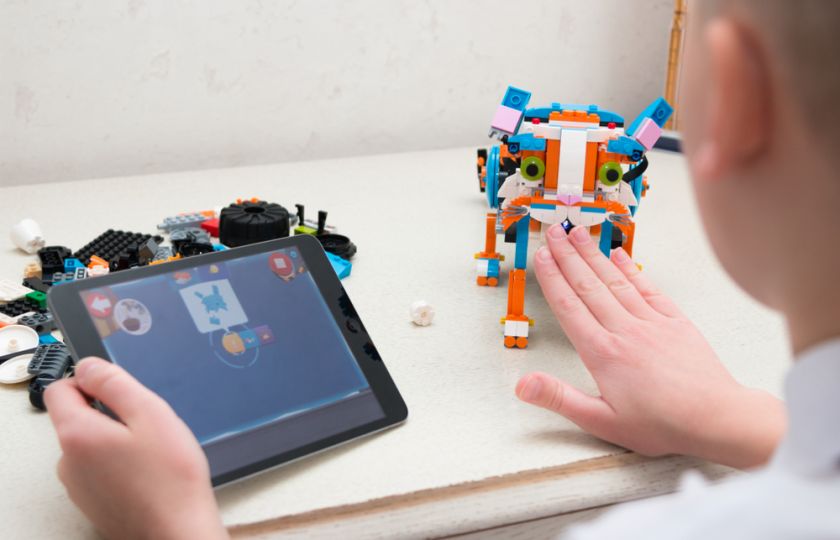 Lego Boost: Jak naučit nejmladší děti programovat hrou