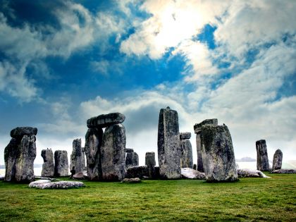 Kde se vzaly obří kameny ve Stonehenge? Lidé je tam dotáhli po zemi