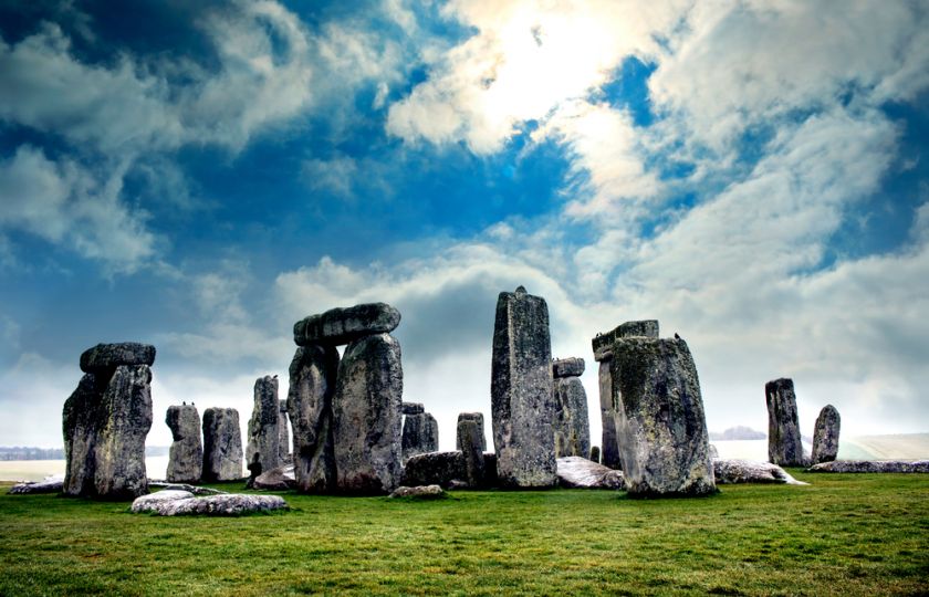 Kde se vzaly obří kameny ve Stonehenge? Lidé je tam dotáhli po zemi