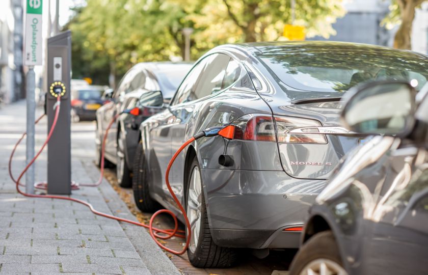 Elektroauta od roku 2023 potáhnou růst prodejů všech aut. A sníží spotřebu energie