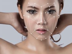 Hacker se chlubil srovnávačem tváří holek z porna a ze sociálních sítí. Teď ho to mrzí