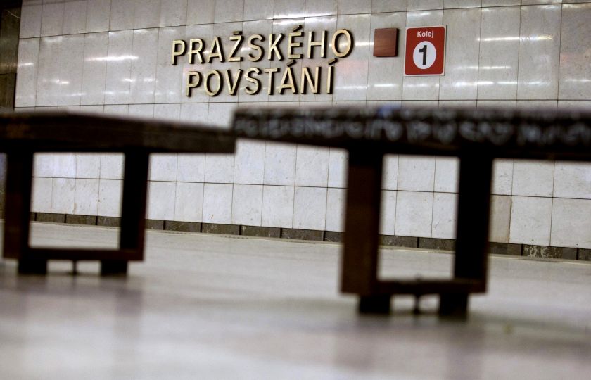 Vinohradská je opět průjezdná, postojíme si ale v metru na Pražského povstání