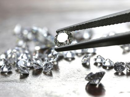 Za přírodní diamanty se platí krví. I proto jsou ty umělé stále oblíbenější
