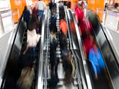 Vybíháte eskalátory? Zpomalujete tím ostatní, zjistili odborníci