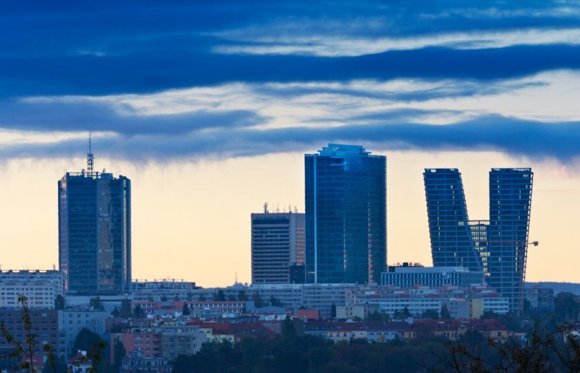 Většina pražských mrakodrapů je z minulého století. Proč se nestaví nové?
