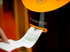 V londýnském metru se dá koupit povídka v automatu. Zvládnete ji během jízdy