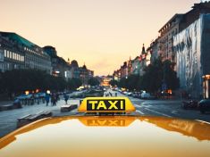 Kdo je nejlevnější a kdo vás neošidí? Kým se nechat v Praze svézt