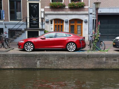 V roce 2030 už do Amsterdamu auta na benzin či naftu nevjedou