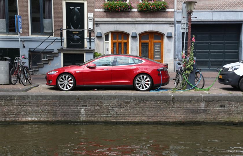 V roce 2030 už do Amsterdamu auta na benzin či naftu nevjedou