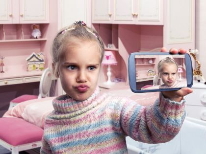 Zneužívají fotek vašich dětí? Jak fungují digitální únosci